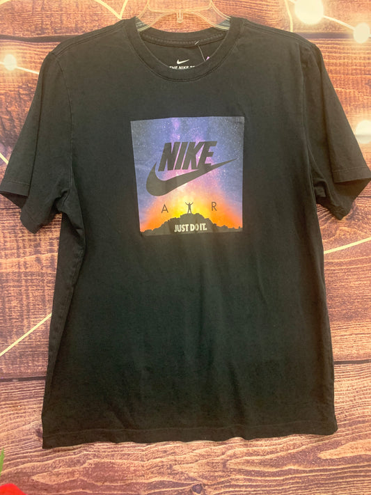 Men’s Nike shirt sz large