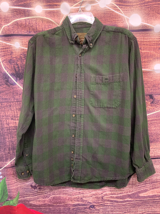 Men’s plaid button up